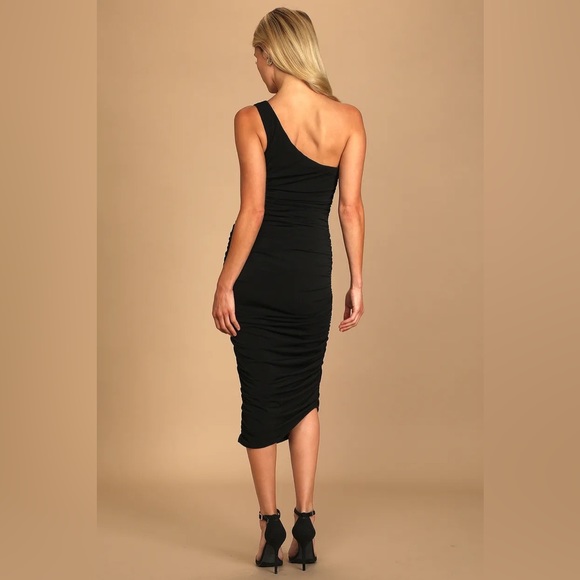 Lulu’s Total Appeal Black Ruched One-Shoulder Bodycon Midi Dress - Picture 3 of 6